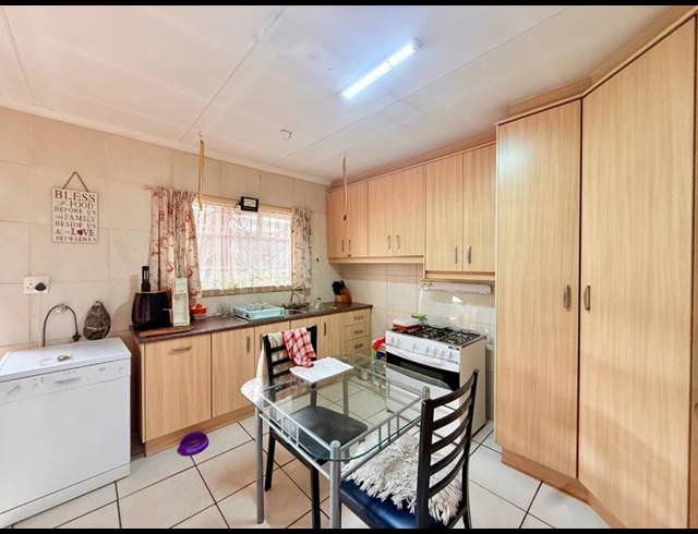 3 BEDROOM HOUSE FOR SALE IN VANDERBIJLPARK CW 1